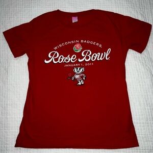 Wisconsin Badgers Ladies Red Rose Bowl Graphic T-Shirt Size Medium 100% cotton